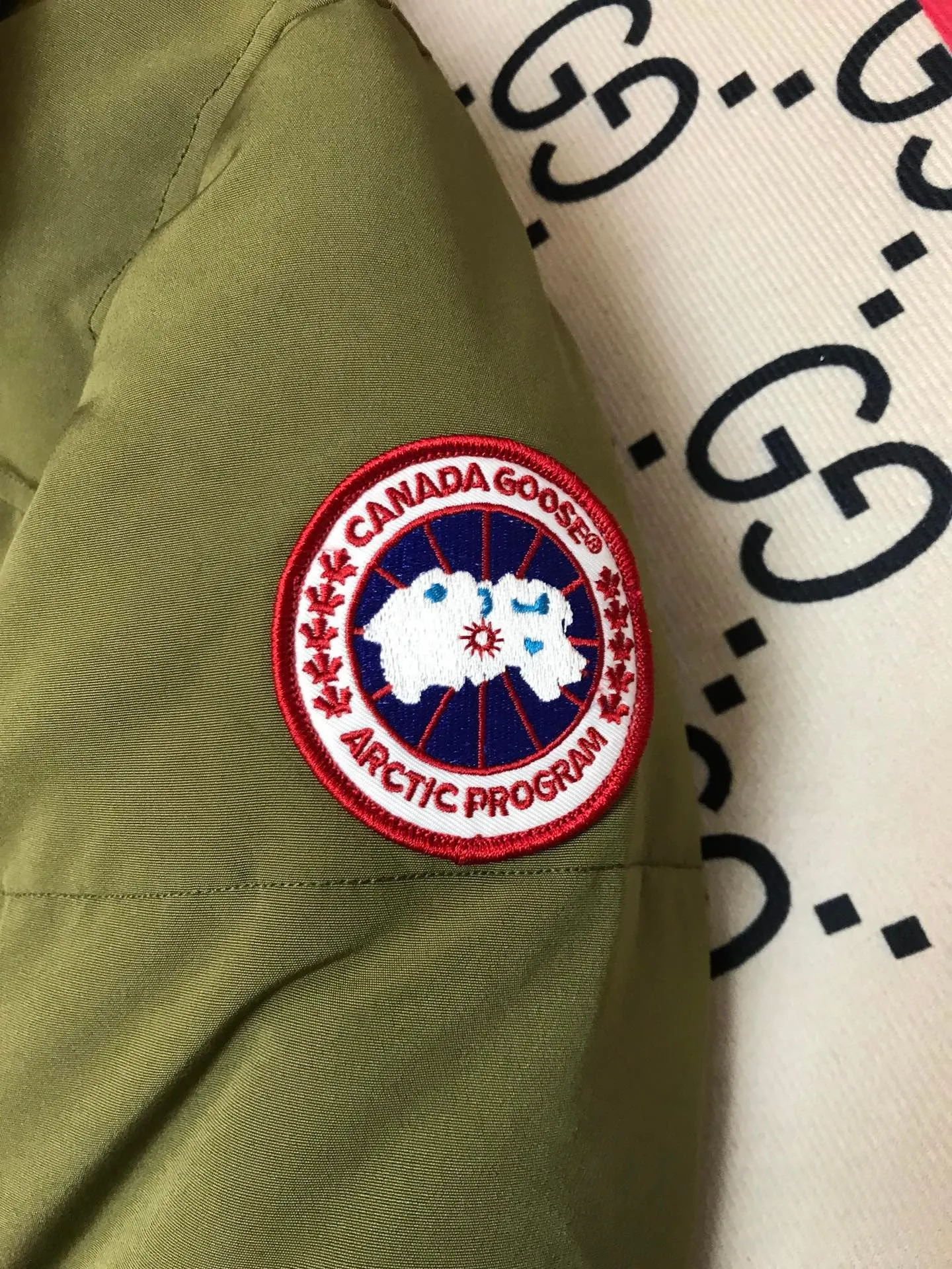 P660 counter quality 🇨🇦canada goose""🇨🇦millan parka 17 styles for men and women, short style without fur collar, chosen by Arctic and Antarctic expedition teams as winter wear, the Rolls Royce of down jackets. ➖ Industry-leading anti-counterfeiting chip sensing. ➖ Imported Behringer embroidery machines and customized embroidery labels, the highest level and industry leading. ➖ Imported Korean 21-count polyester-cotton blended original fabric, tc85 waterproof coating fabric, water-repellent, windproof and wear-resistant. ➖ The new national standard 80 white duck down is filled with an average of 520 grams of down. The amount of down filled is industry-leading. ➖ 100% nylon lon lining with double double-layer sealing design to prevent velvet running, seamless thread design on cuffs! ➖ Western Canadian Green Wolf Collar. ➖ Yoshida ykk provides original custom-made electroplated sliders. The ykk two-way lockable zipper is tight and smooth and does not peel off paint. ➖ 3m composite Velcro is durable, and all accessories and hardware are custom-made. Note: Our copywriting is only simple and clear. Instead of bragging about the copywriting, it is better to compare and understand with samples. Only for the purest, most focused, most professional, highest quality, and highest sex!